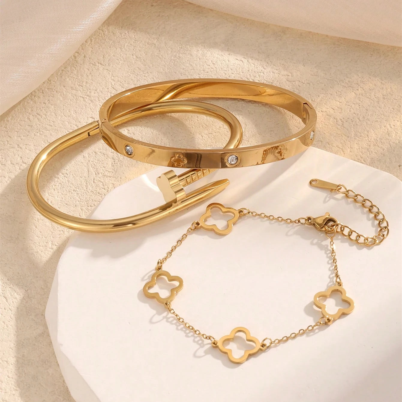 🍀 TwinClover™ – 2PCS French Lucky Clover Bracelet Set