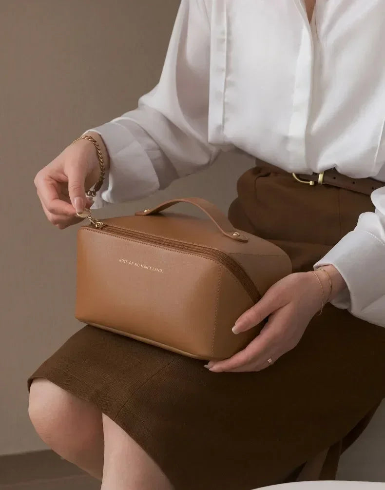 💼 LuxBag™ – Luxury Makeup Organizer & Toiletry Kit