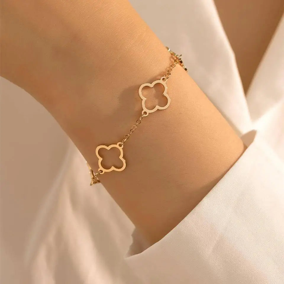 🍀 TwinClover™ – 2PCS French Lucky Clover Bracelet Set